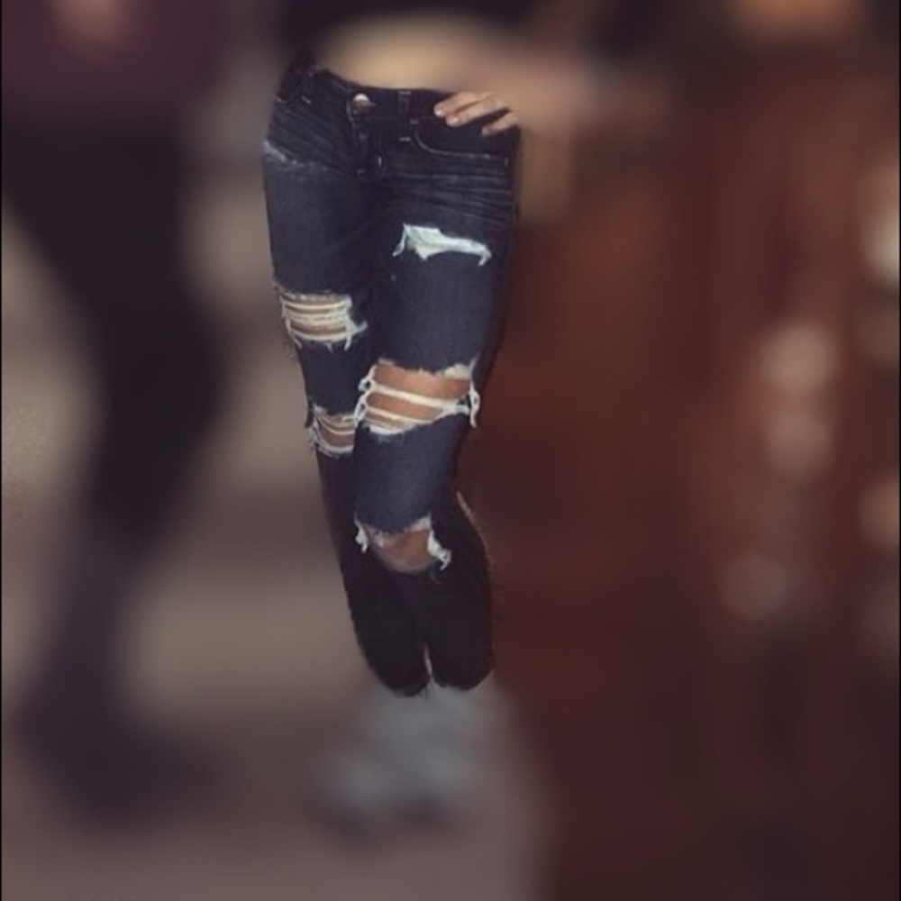 Dark wash ripped American eagle jeans